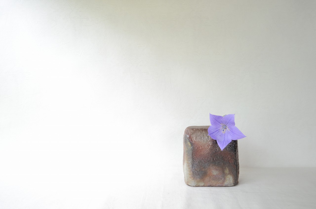 備前石目角花入　Hiroaki Oomori　－桔梗－