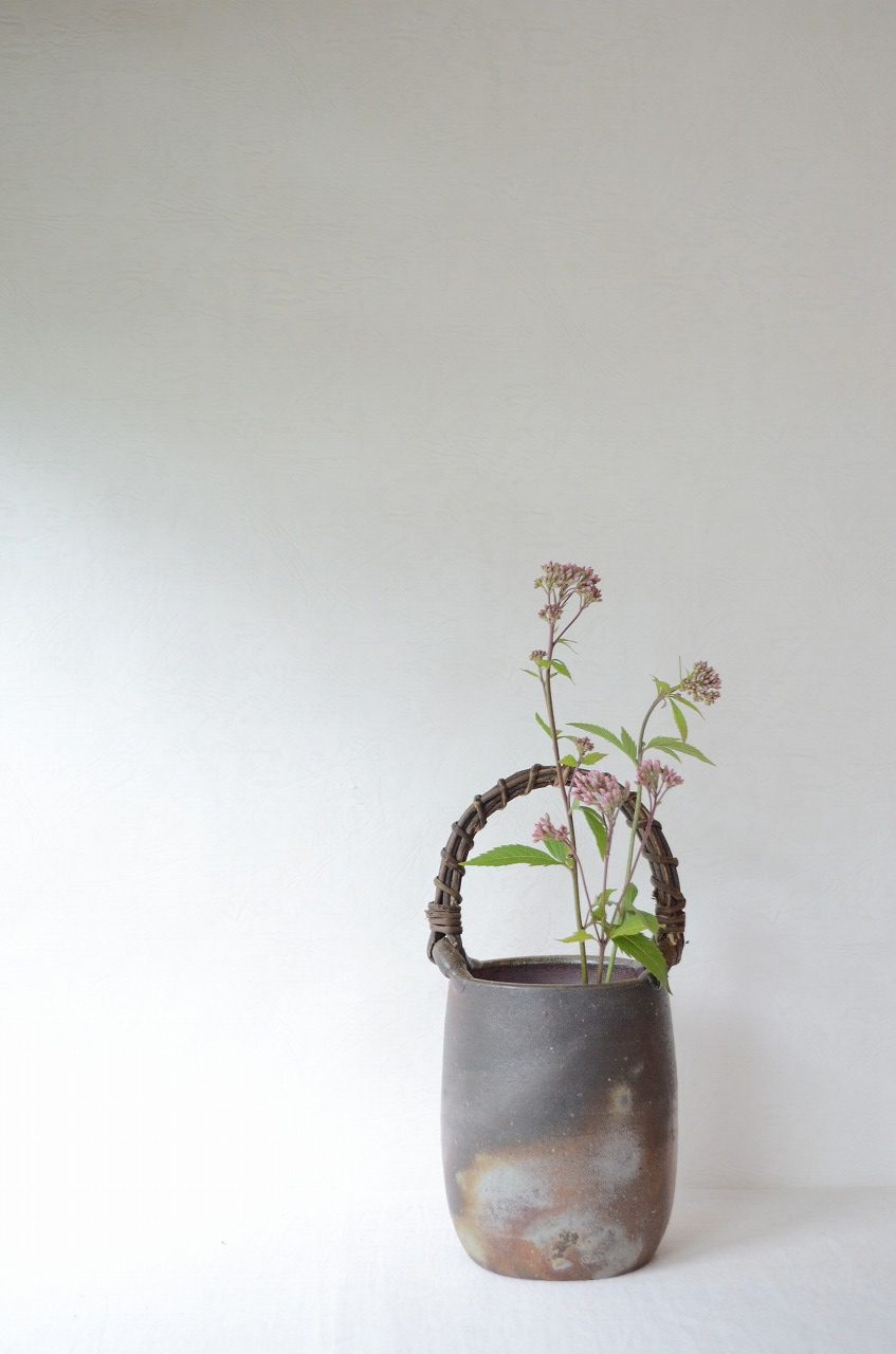 備前蔓手花入　So Isezaki　－藤袴－