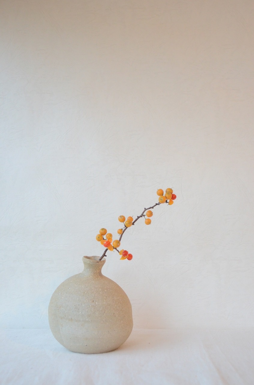 備前しらふ徳利－花入ニモ－　Takahiro Hosokawa　－蔓梅擬－