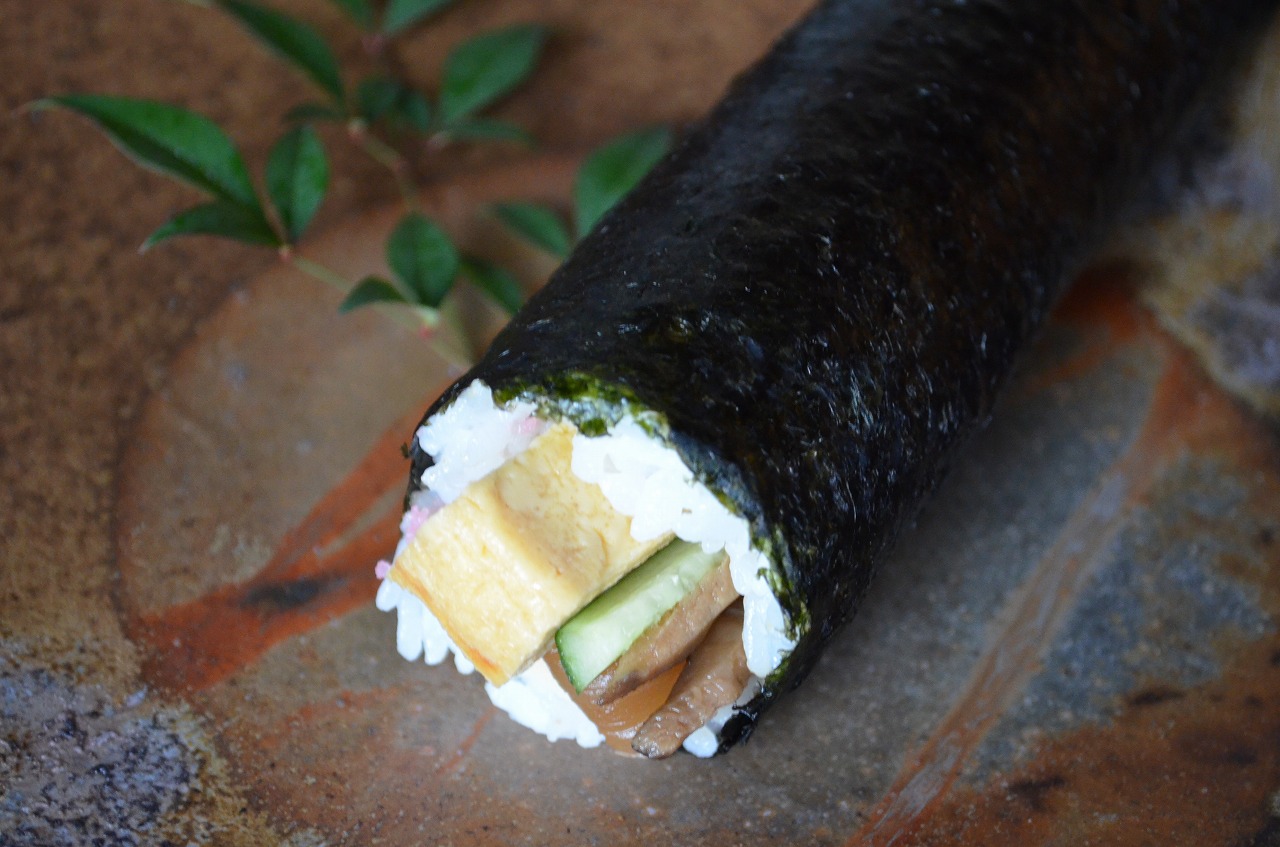 備前正方たたき皿　Sin Isezaki　－恵方巻ー