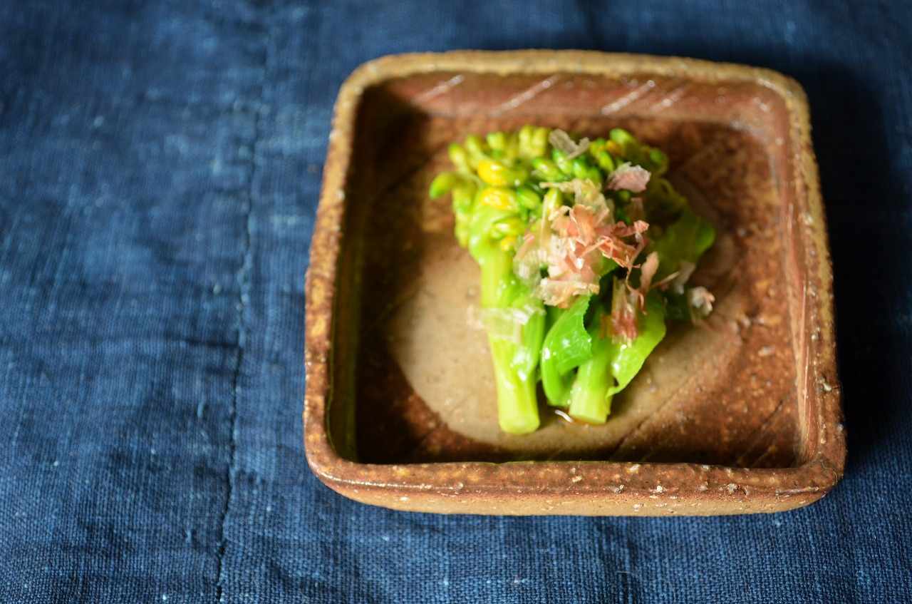 備前正方小皿　Masahiko Kondo　－菜の花のおひたし－