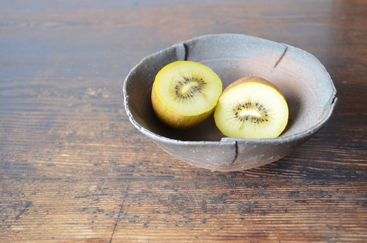 備前鉢　Gousuke Yashiro　－ゴールドキウイ－