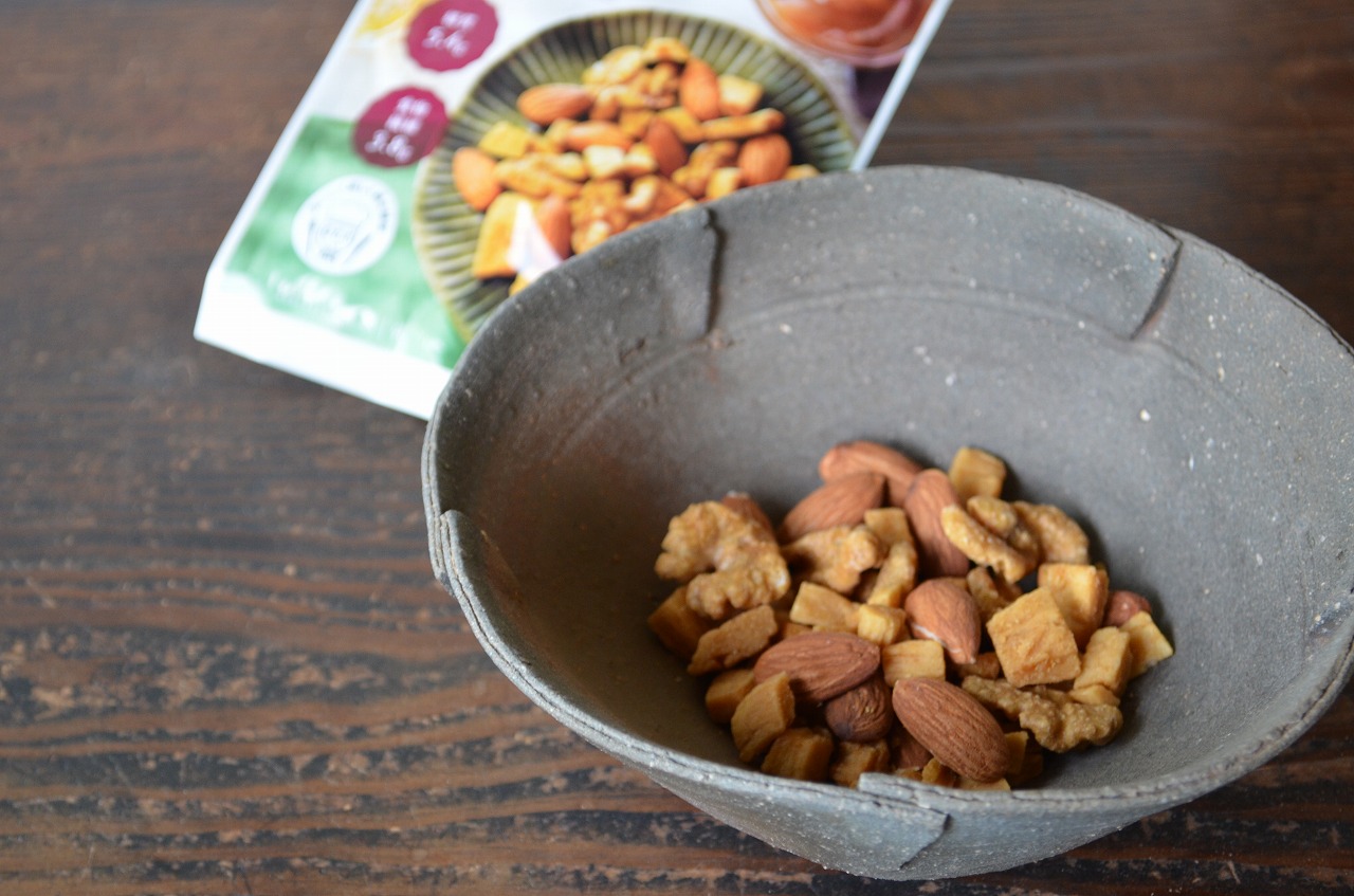 備前鉢　Gousuke Yashiro　－くるみとココナッツのキャラメリゼ－