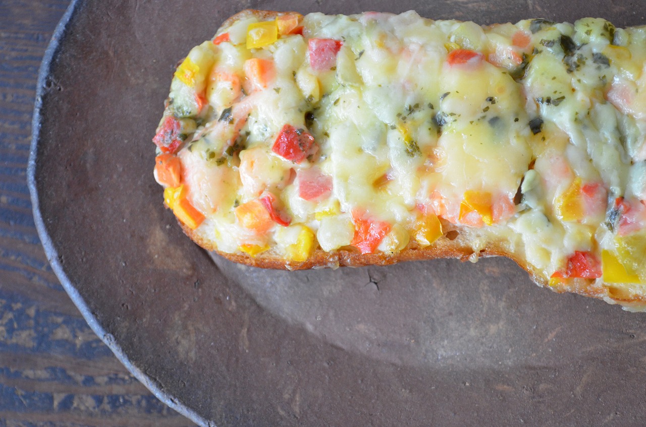 備前楕円リム皿　Takahiro Hosokawa　－サーモンバジルのバゲット－