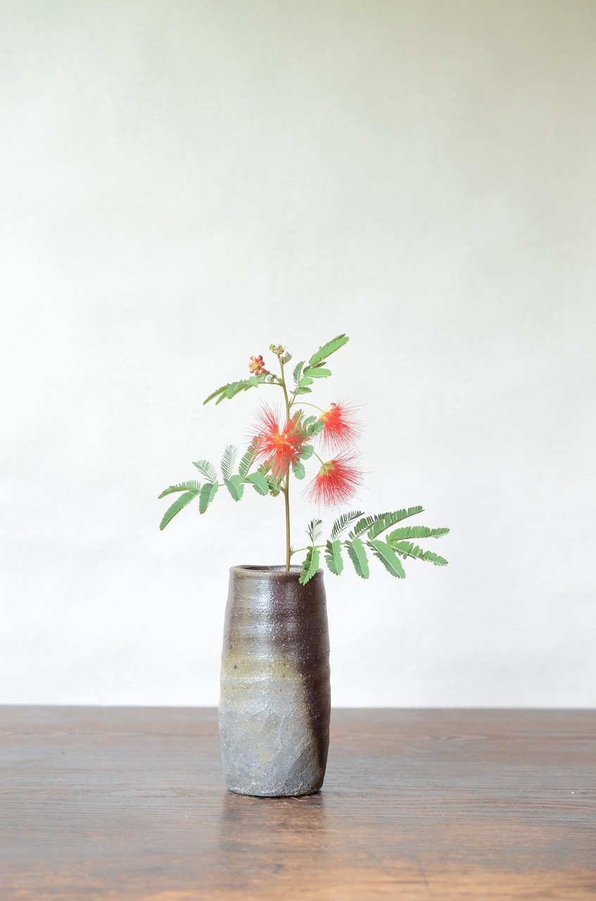 備前小筒花入　Naoki Yokoyama　－緋合歓－