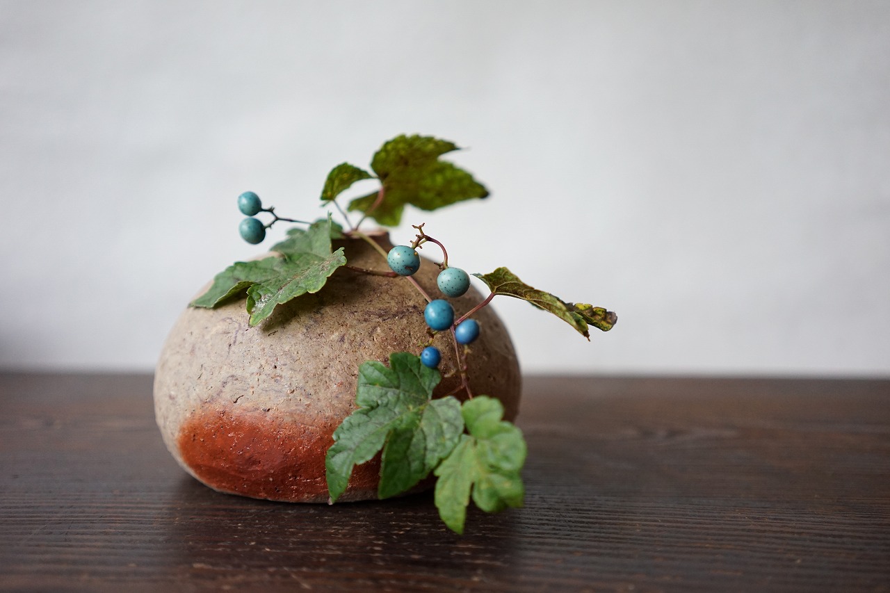 備前自然練込小壺　Naoki Yokoyama　－野葡萄－