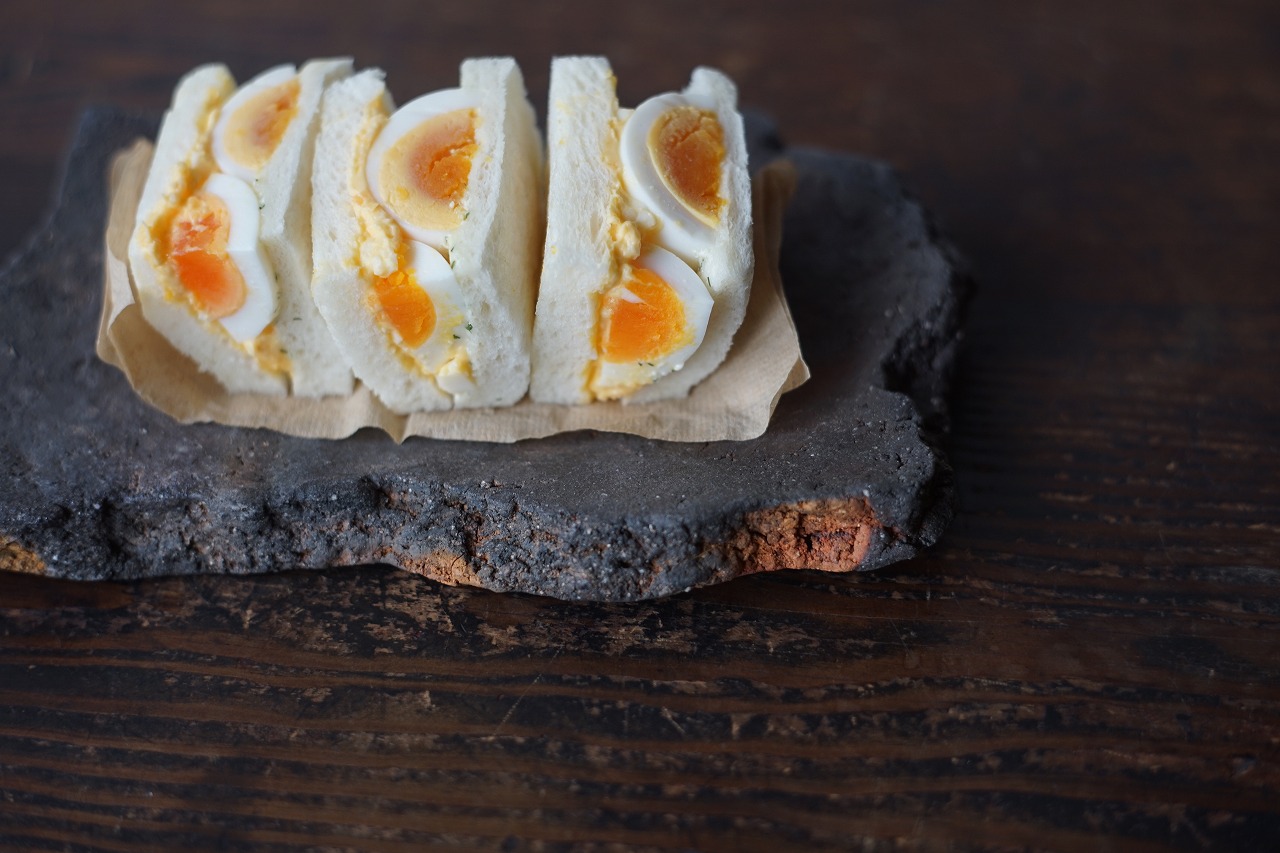 備前陶片長方小皿　Takahiro Hosokawa　－たまごサンド－