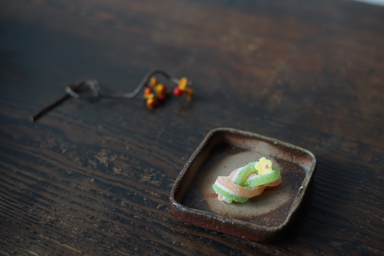 備前正方小皿　Masahiko Kondo　－干菓子　千代結－