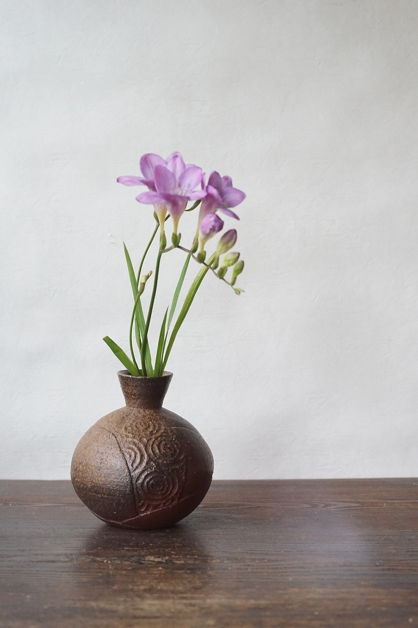 備前花入　Takuma Watanabe　－フリージア－