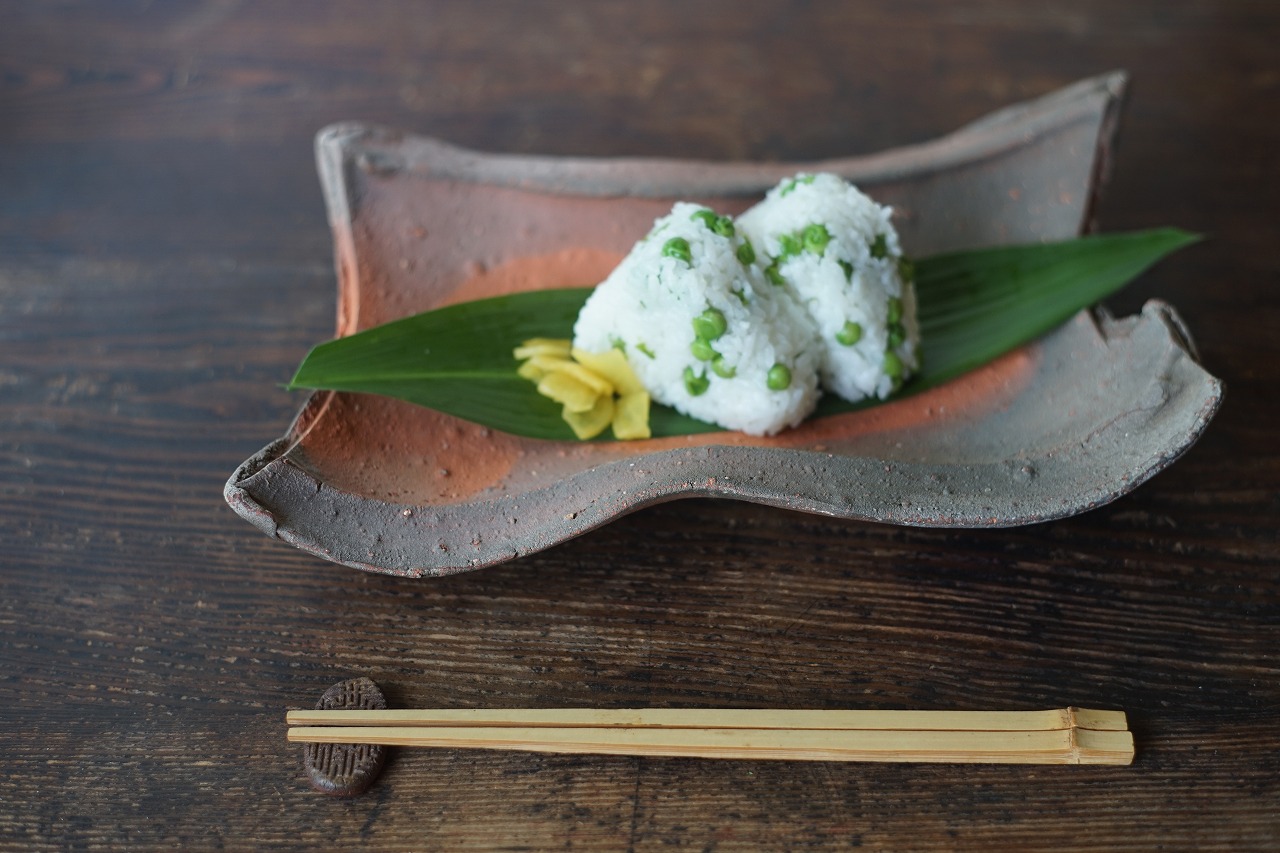 備前皿　Masahiko Kondo　－アラスカ豆ご飯のおにぎり－