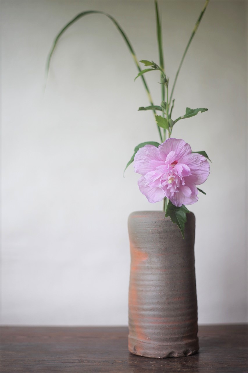 備前花入　Yoshiteru Takariki　－木槿 紫玉－