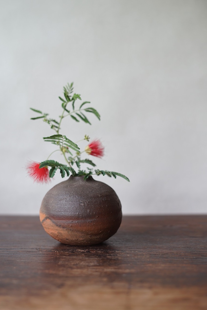 備前一輪挿し　Yoshiteru Takariki　－緋合歓－