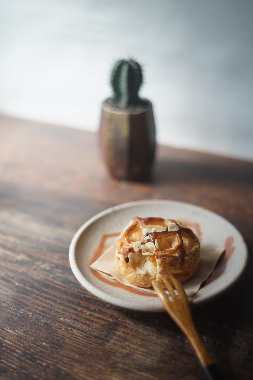 備前緋襷皿　Mamoru Taku　－陽まるアップルパイ・秋－