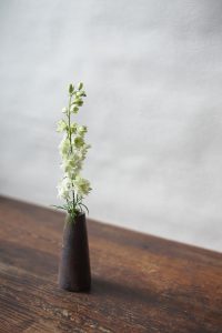 備前まっすぐ花器　QuietHouse　－千鳥草－