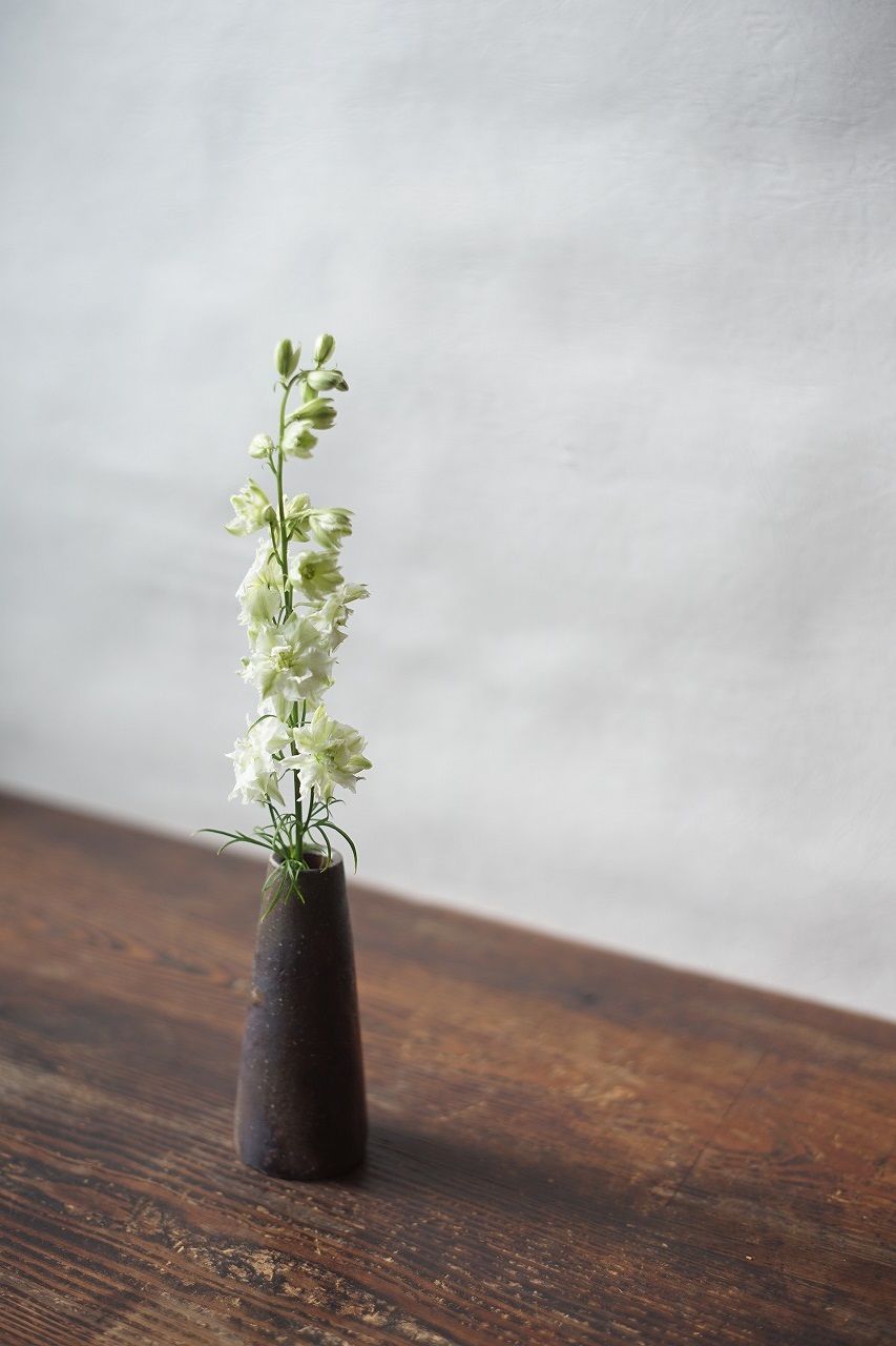 備前まっすぐ花器　QuietHouse　－千鳥草－