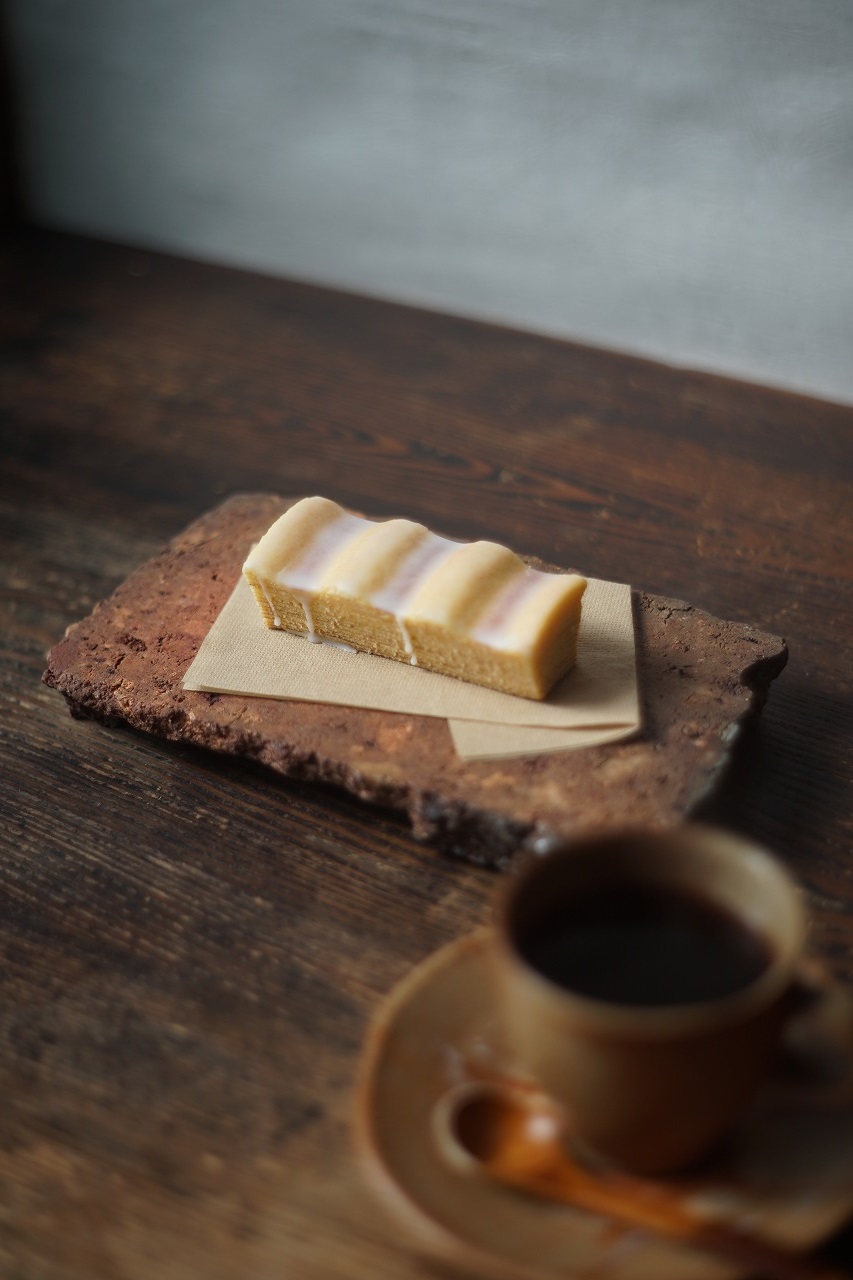 備前台付陶片長方皿　Takahiro Hosokawa　－生バームクーヘン－