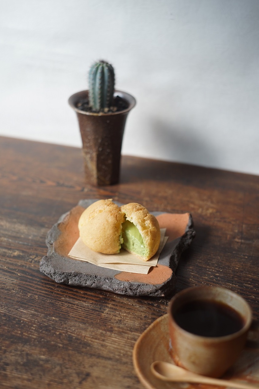 備前陶片正方小皿　Takahiro Hosokawa　－抹茶シュークリーム－