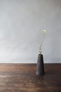 備前まっすぐ花器　QuietHouse　－クリサンセマム－
