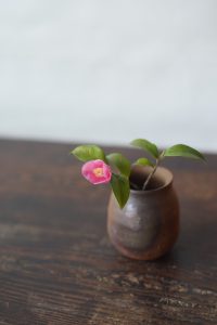 備前小壺　Yoshiteru Takariki　－小さい椿－