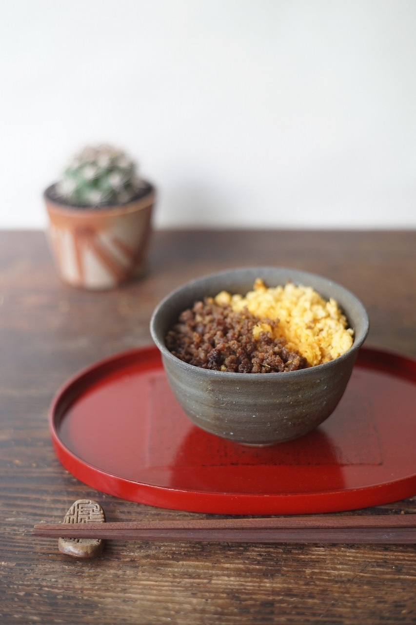 備前飯碗　Gousuke Yashiro　－豚そぼろの二色丼－