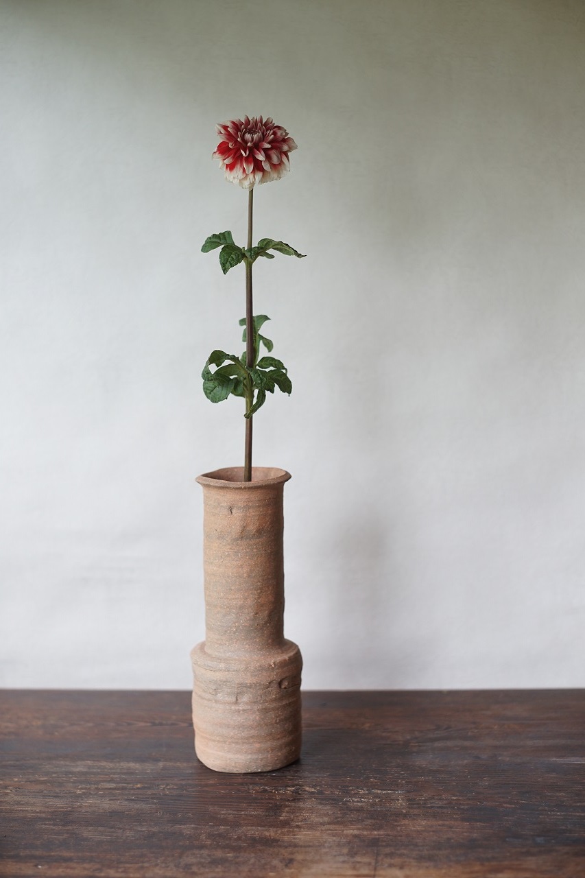 備前しらふ砧花入　Takahiro Hosokawa　－ダリア－