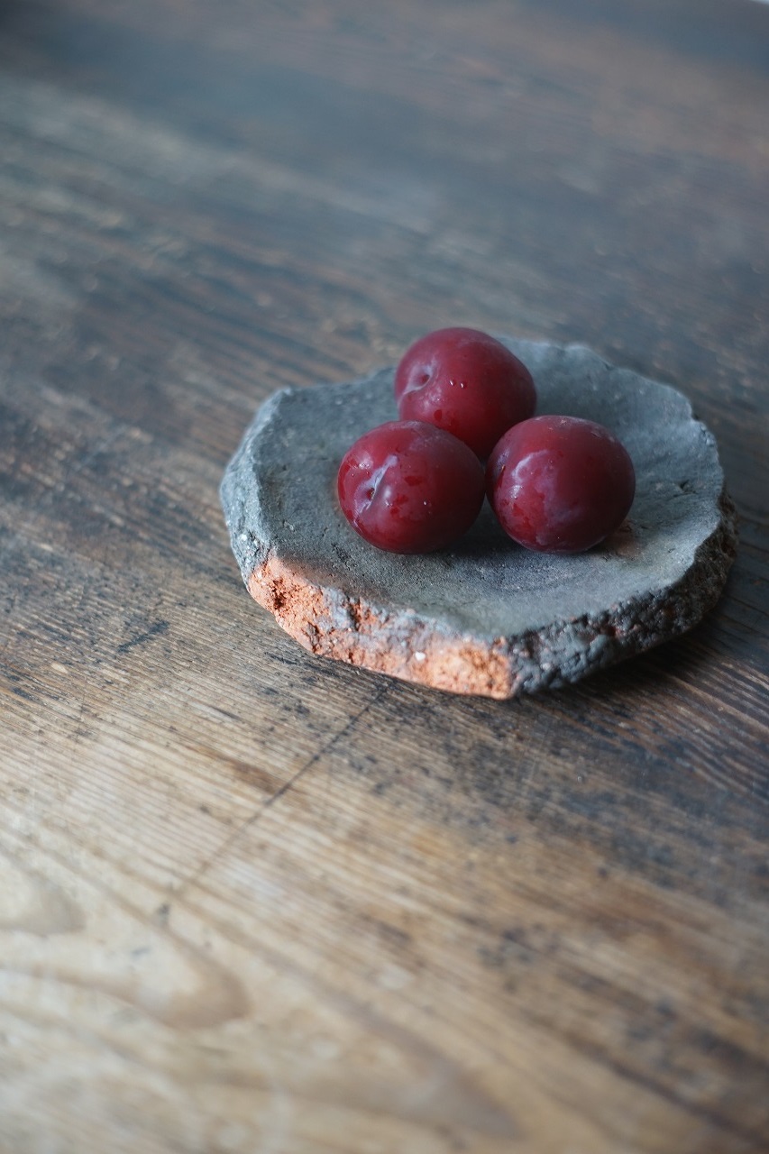 備前陶片小皿　Takahiro Hosokawa　－すもも－