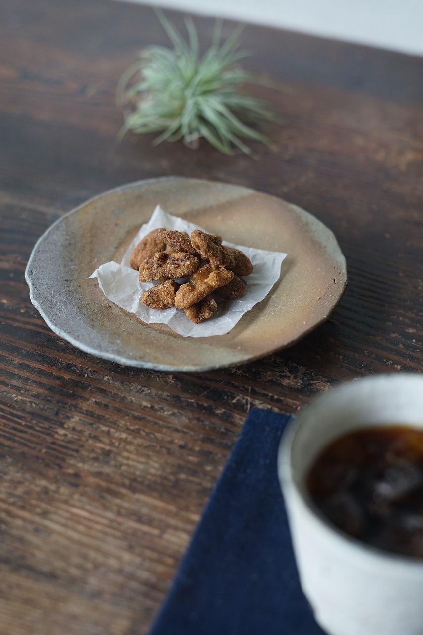 備前小皿　Takahiro Hosokawa　－黒糖ナッツ－