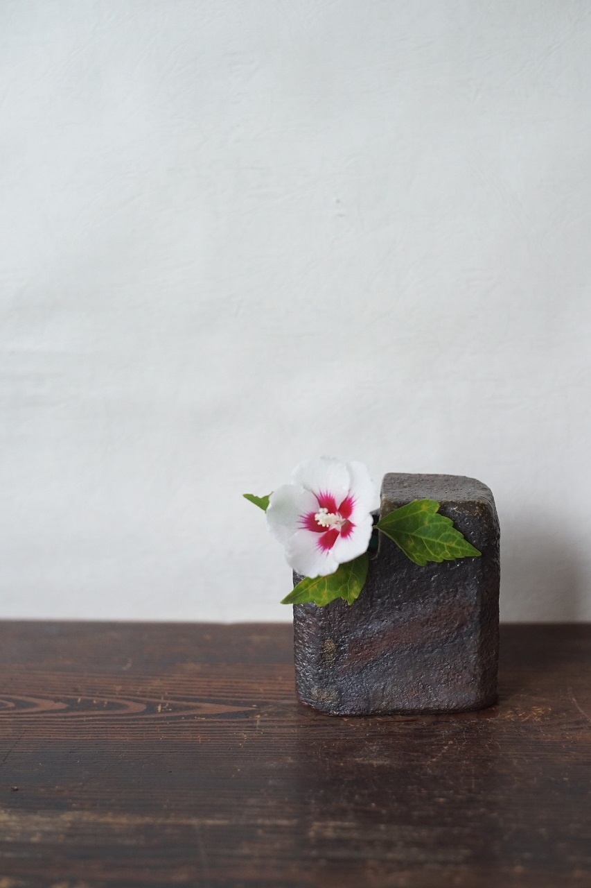 備前角花入　Hiroaki Oomori　－木槿　宗旦－