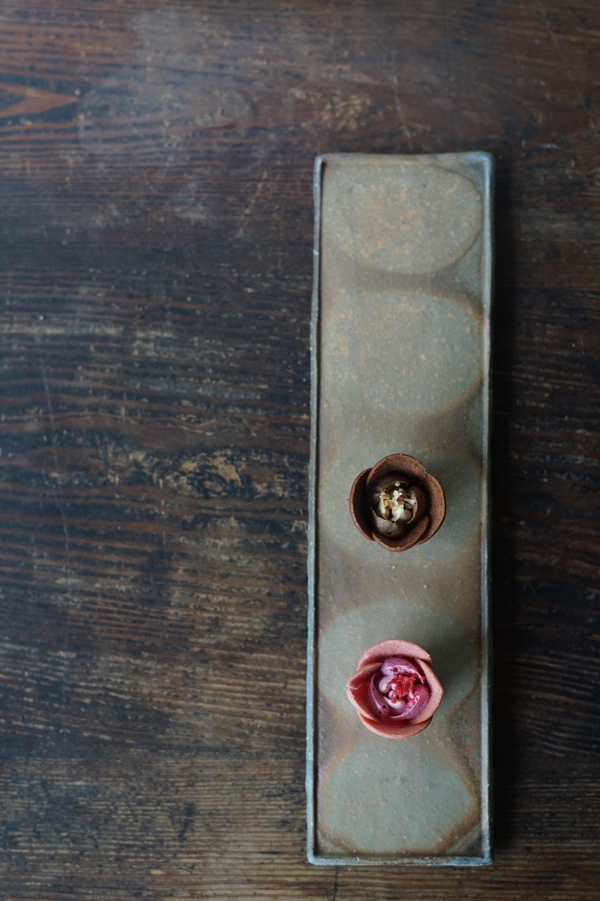 備前長皿　Takahiro Hosokawa　－東京チューリップローズ－