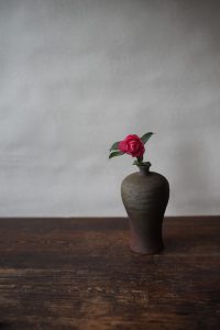 備前瓶子　Gousuke Yashiro　ー山茶花ー