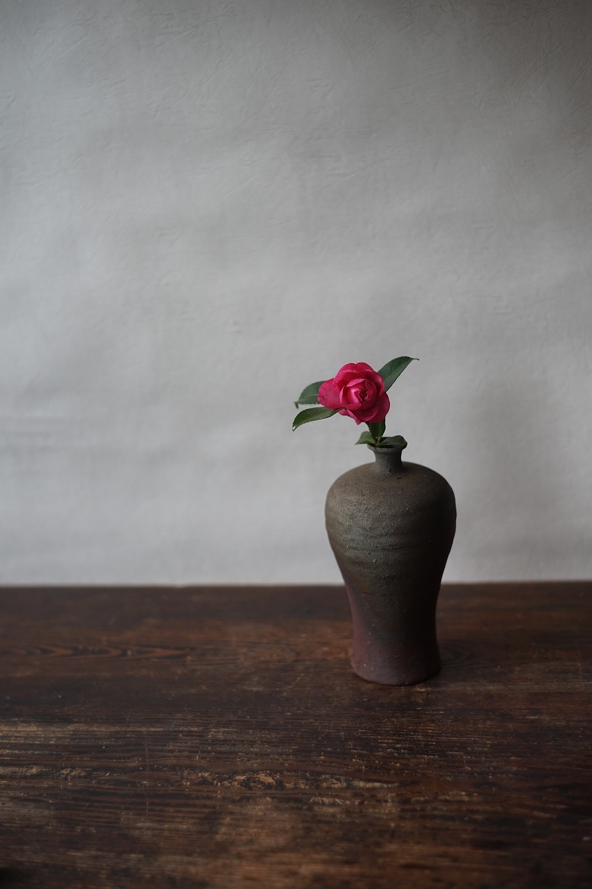 備前瓶子　Gousuke Yashiro　ー山茶花ー