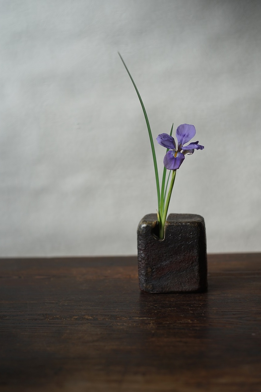 備前角花入 Hiroaki Oomori ー寒あやめー