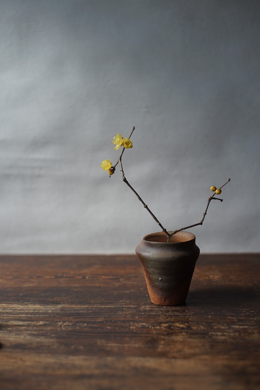 備前小壺　Yoshiteru Takariki　ー蝋梅ー