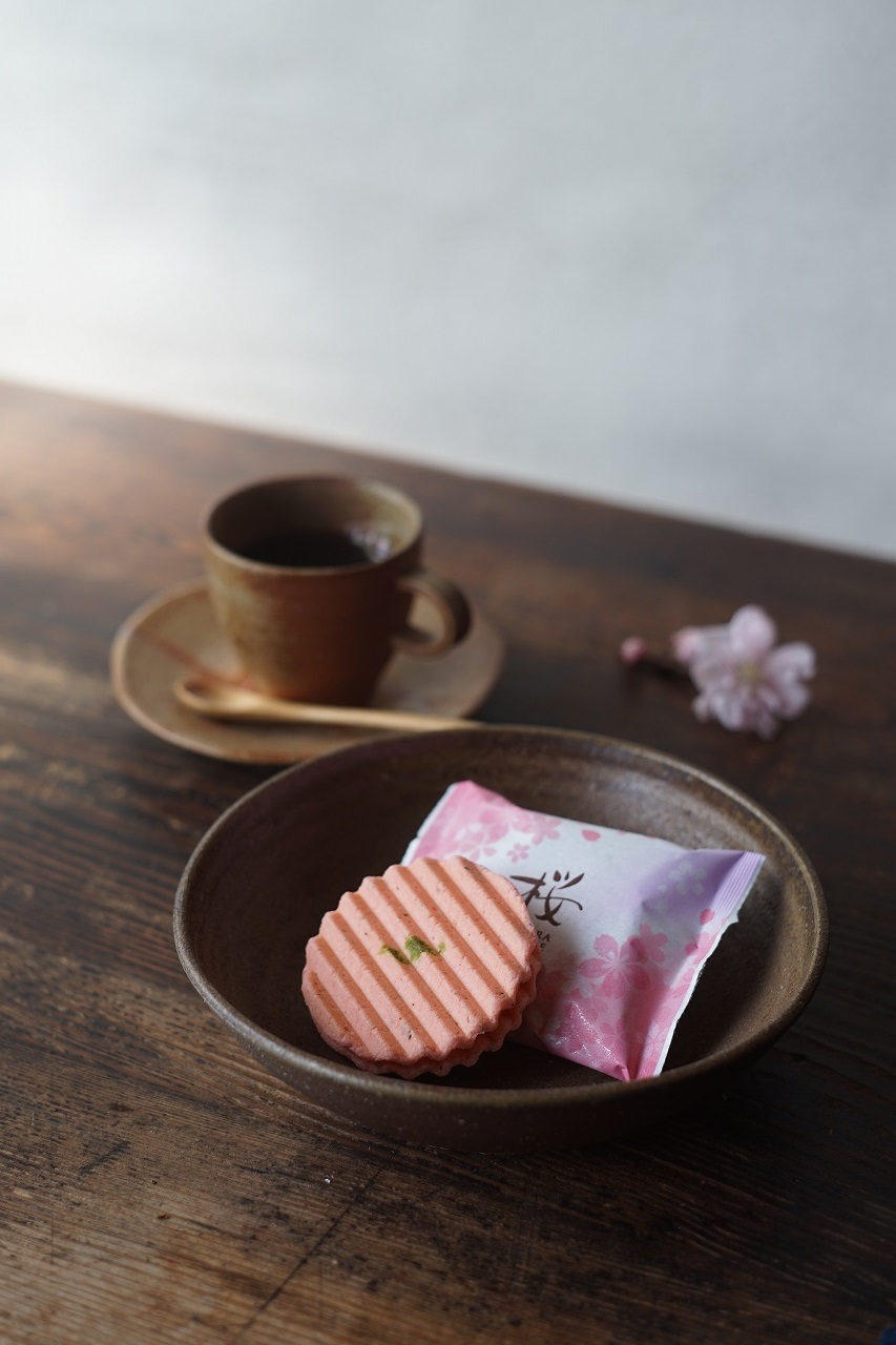 備前浅鉢　Yoshiteru Takariki　ー桜ワッフルー