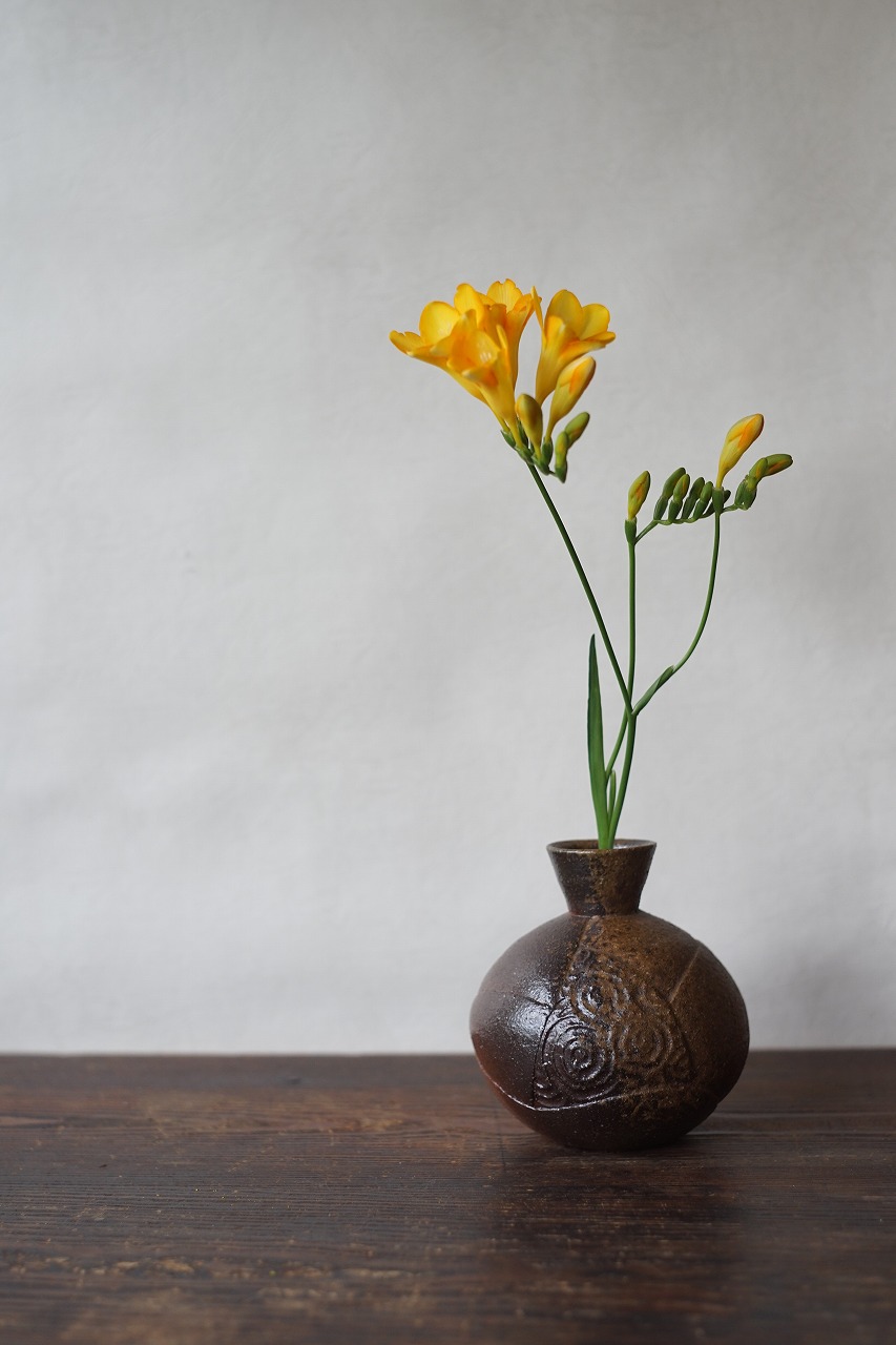 備前花入　Takuma Watanabe　ーフリージアー