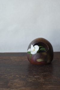 備前一輪花器　So Isezaki　ー白山吹ー