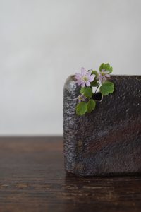 備前角花入　Hiroaki Oomori　ー梅花落葉松ー
