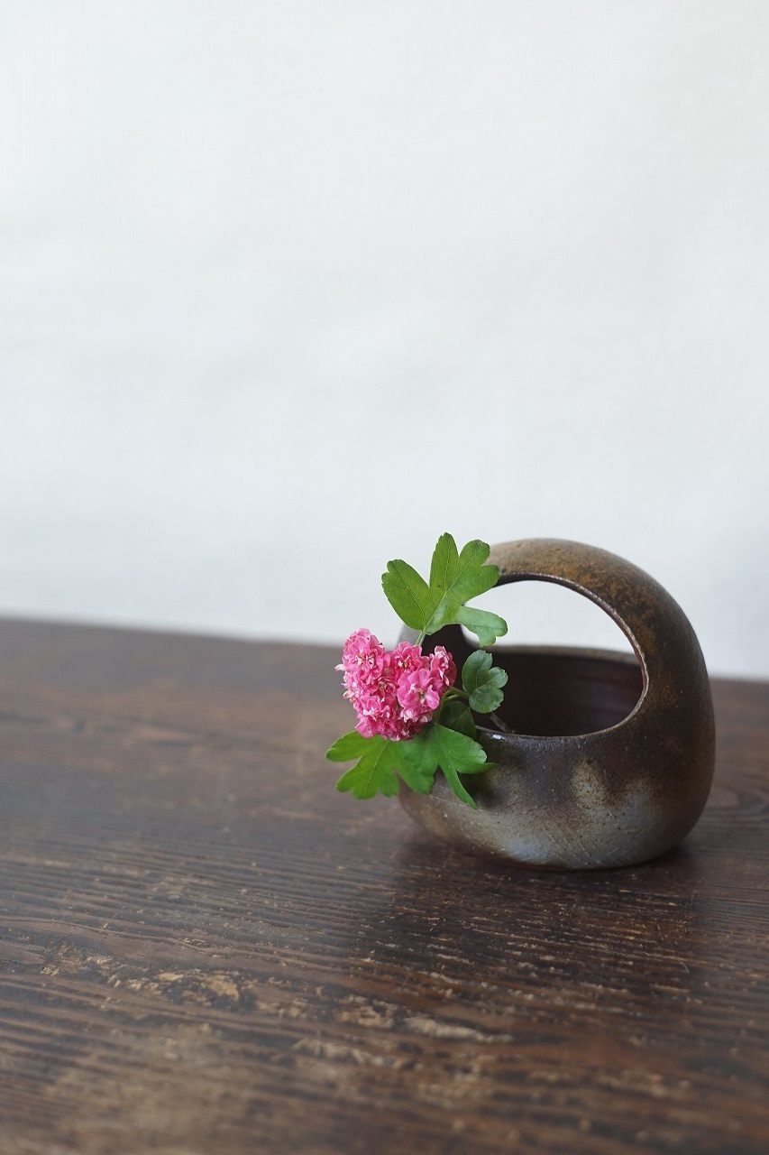 備前一輪花器　So Isezaki　－紅花八重山査子－