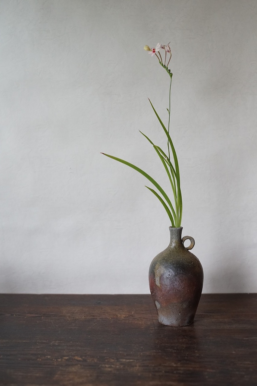 備前一輪花入　QuietHouse　－姫檜扇－