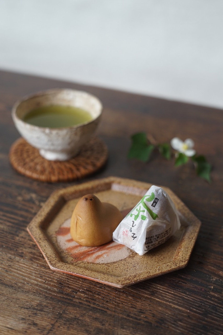 備前八角額皿　So Isezaki　－茶ひよ子－