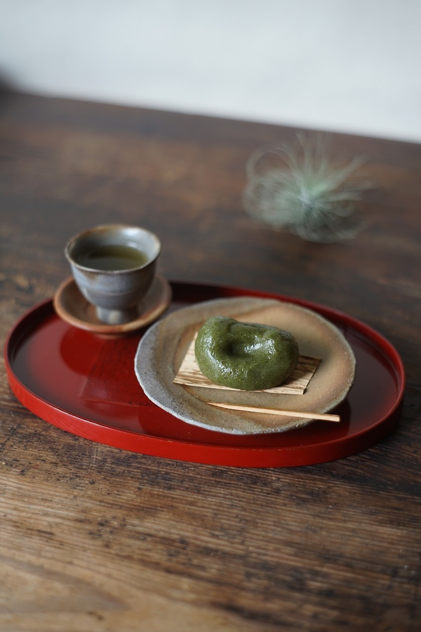 備前小皿　Takahiro Hosokawa　－手摘みよもぎの草餅－