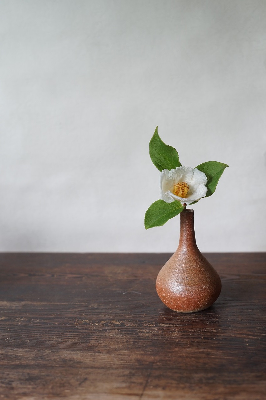 備前細口花入　Takahiro Hosokawa　－夏椿－