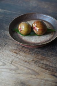 備前丸皿　Masahiko Kondo　ーいちじくー