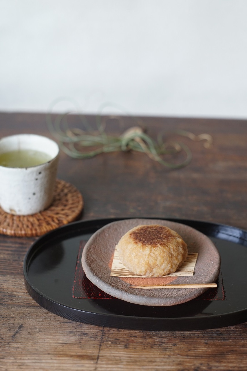 備前たたき小皿　Yoshiteru Takariki　－粗搗き大福　くるみ醤油－