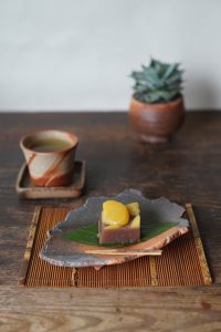 備前葉皿　Takahiro Hosokawa　－栗蒸しようかん－