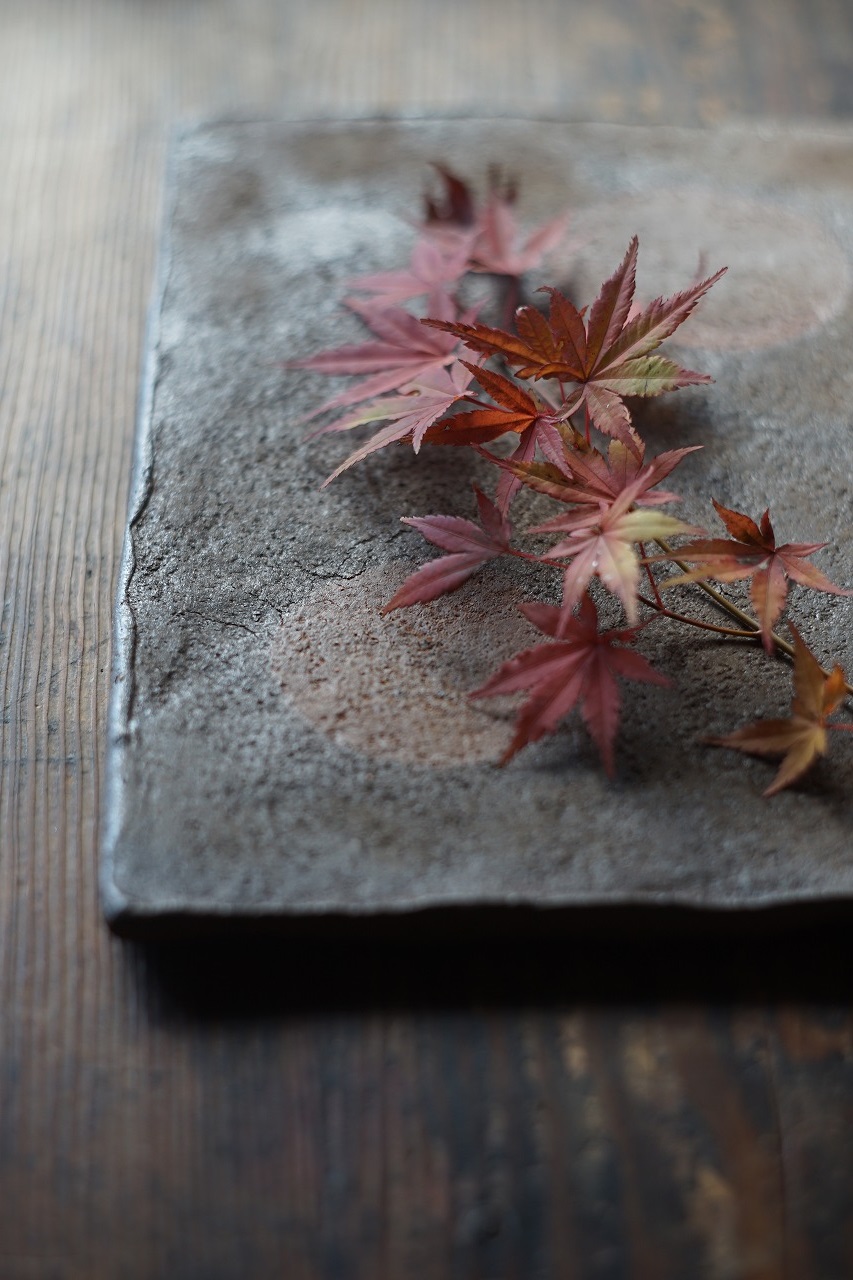 備前たたき長方皿　Yoshiteru Takariki　－紅葉－