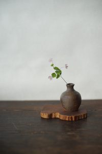 備前ミニ花入　Yuudai Hara　－梅花唐松－