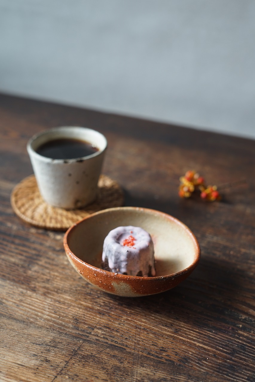 備前楕円小鉢　Takahiro Hosokawa　ーショコラカヌレ　いちごー