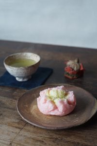 備前平小皿　Takahiro Hosokawa　ーさくら蒸しまんー