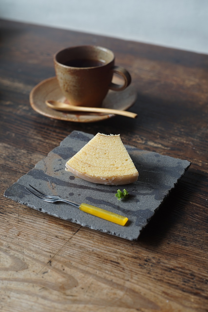 青備前角皿　Takuma Watanabe　ーバームクーヘンMIMIー